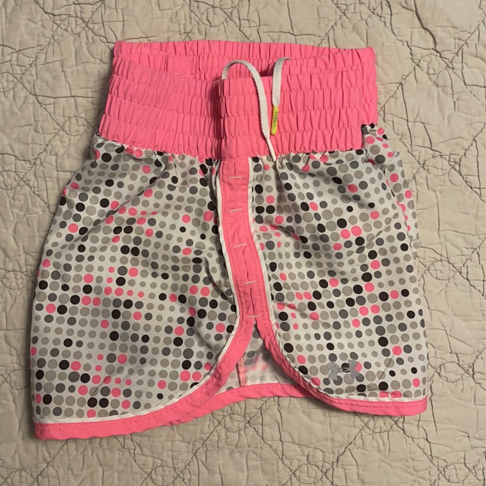 UA Short- Medium. Pink & Gray polka dots